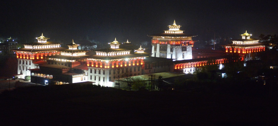 royal-fort-at-night